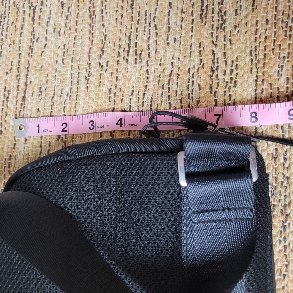 COMMUNITY Belt Bag - Picture 2 of 9